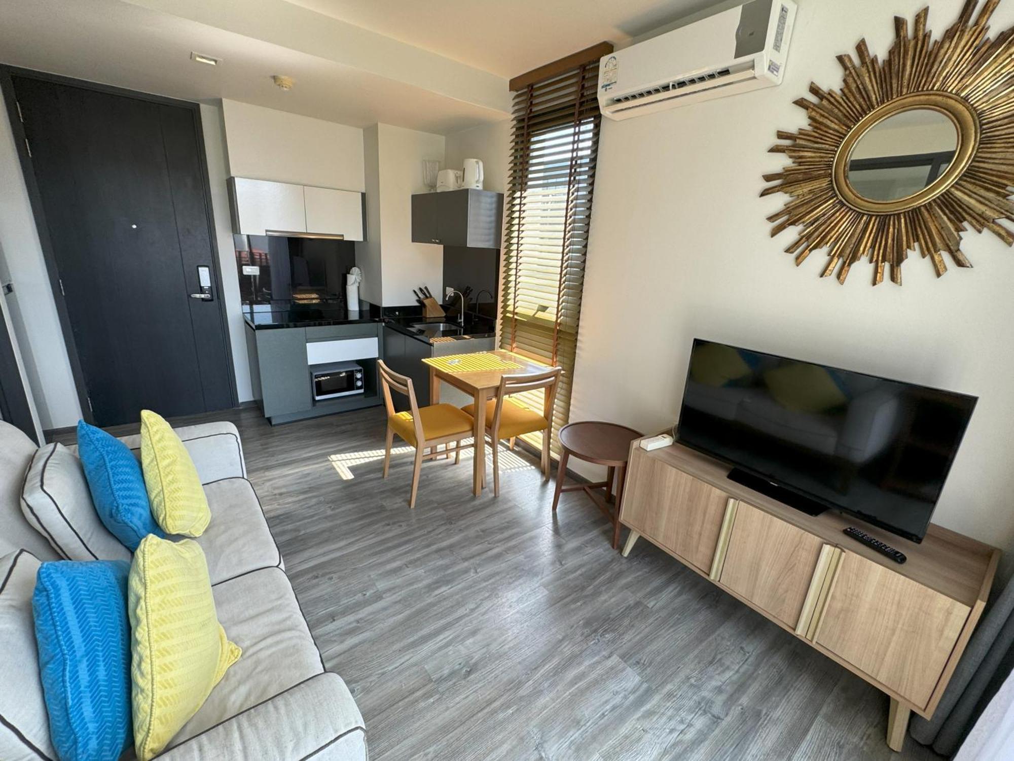 The Deck Condominium By Lofty Patong Kültér fotó