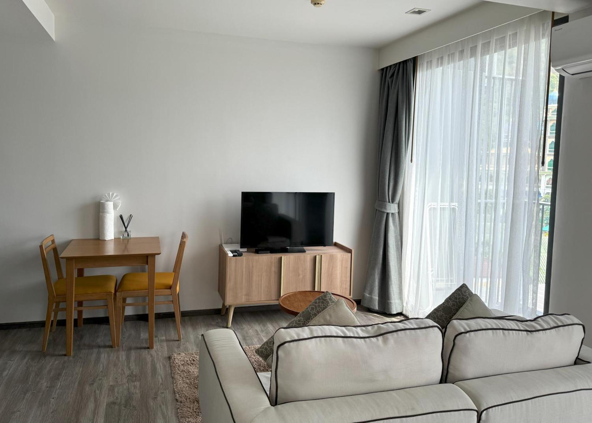 The Deck Condominium By Lofty Patong Szoba fotó