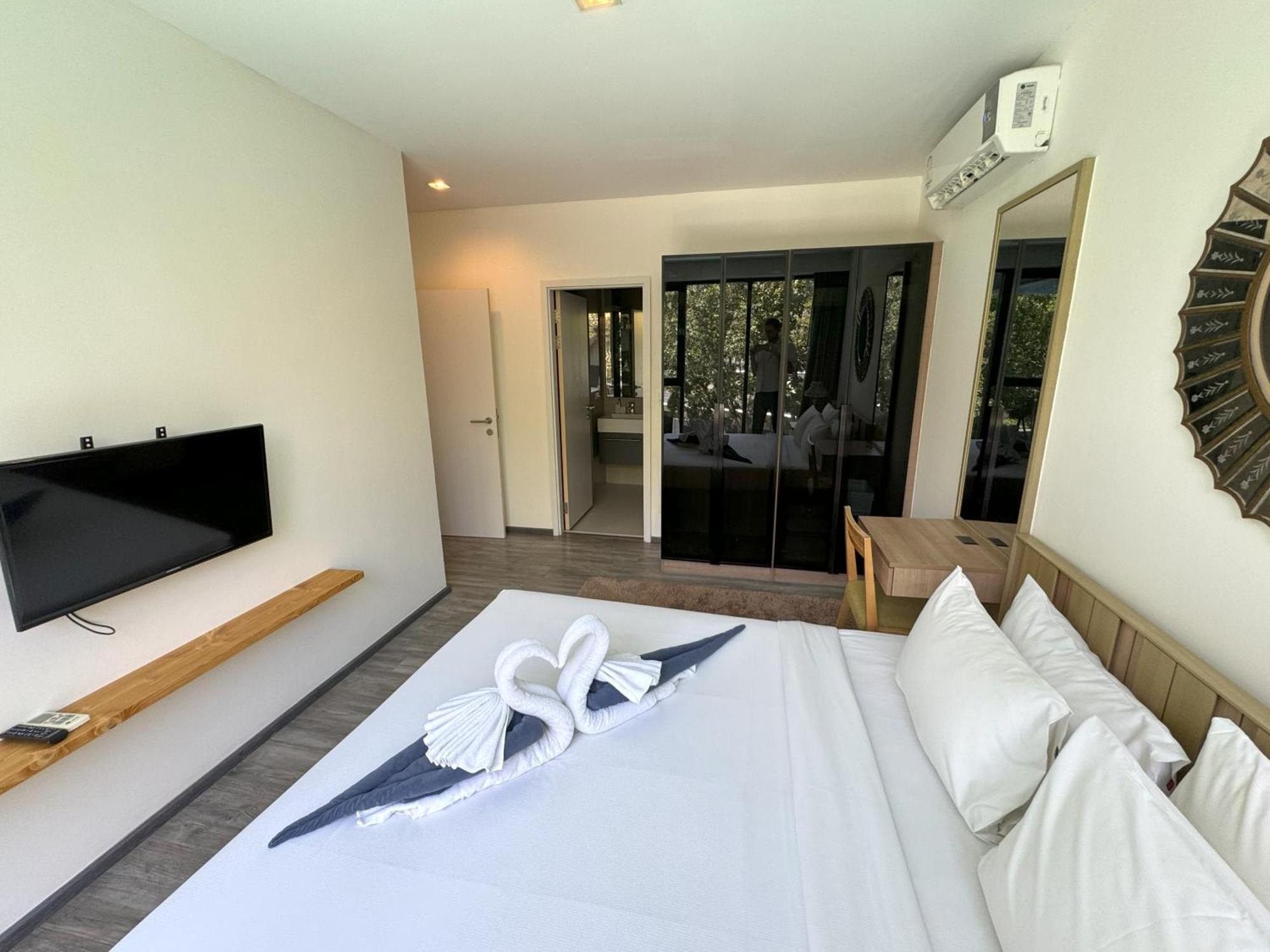 The Deck Condominium By Lofty Patong Kültér fotó